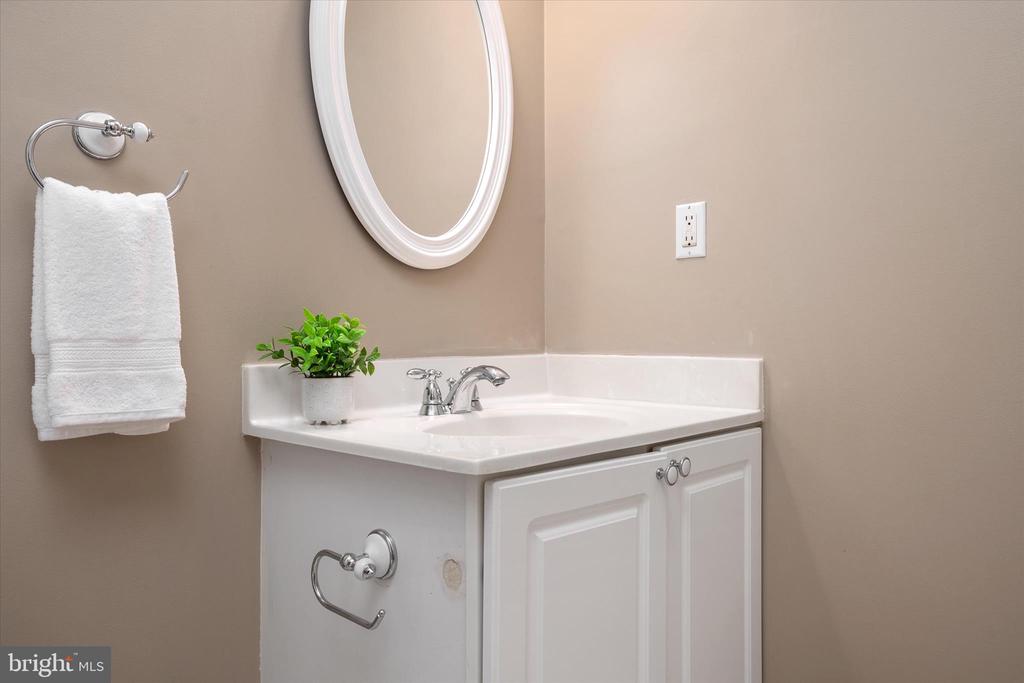 617 ADMIRAL DRIVE Unit: 403