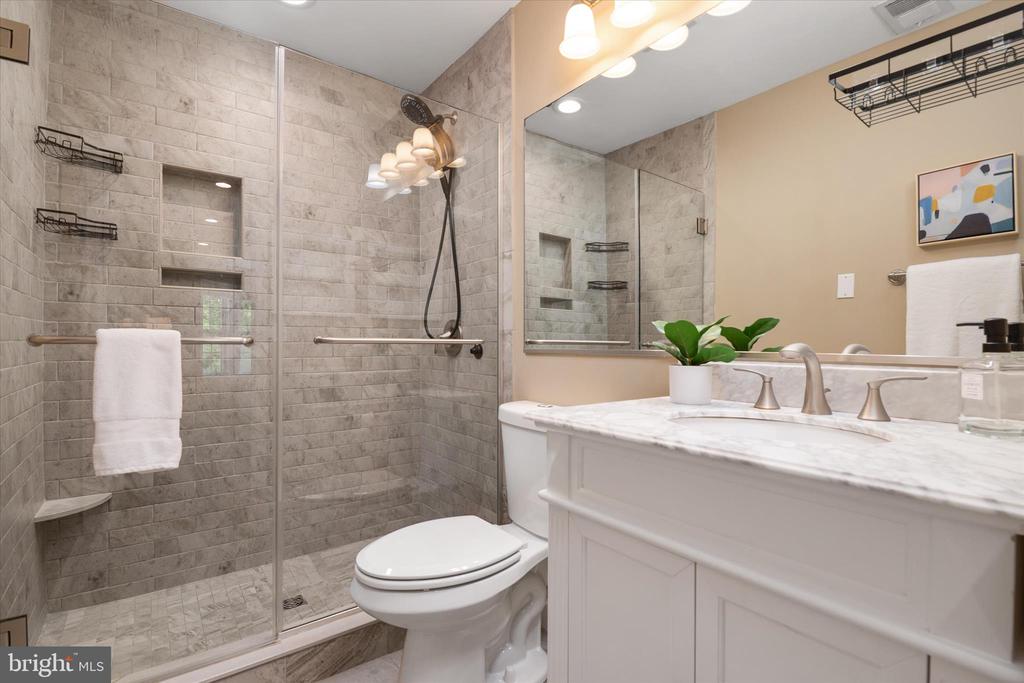 617 ADMIRAL DRIVE Unit: 403