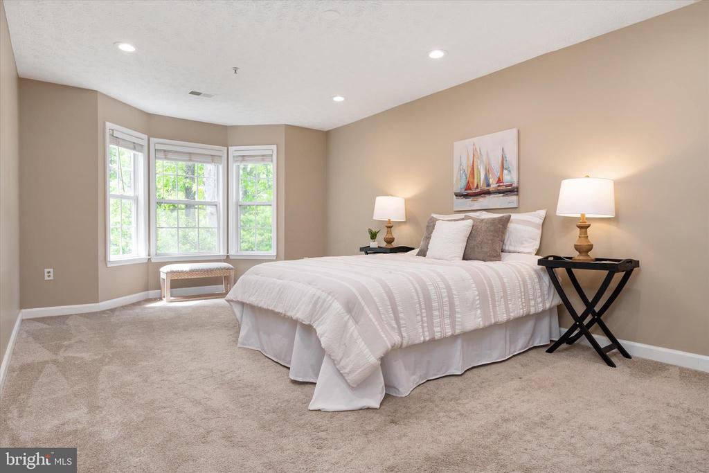 617 ADMIRAL DRIVE Unit: 403
