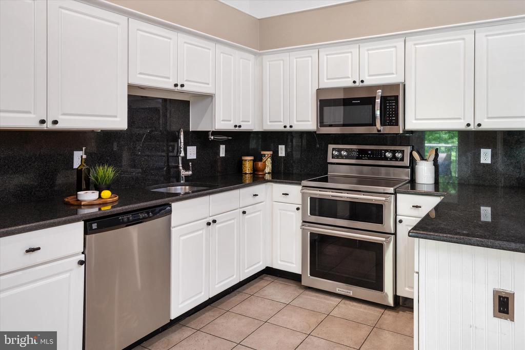 617 ADMIRAL DRIVE Unit: 403