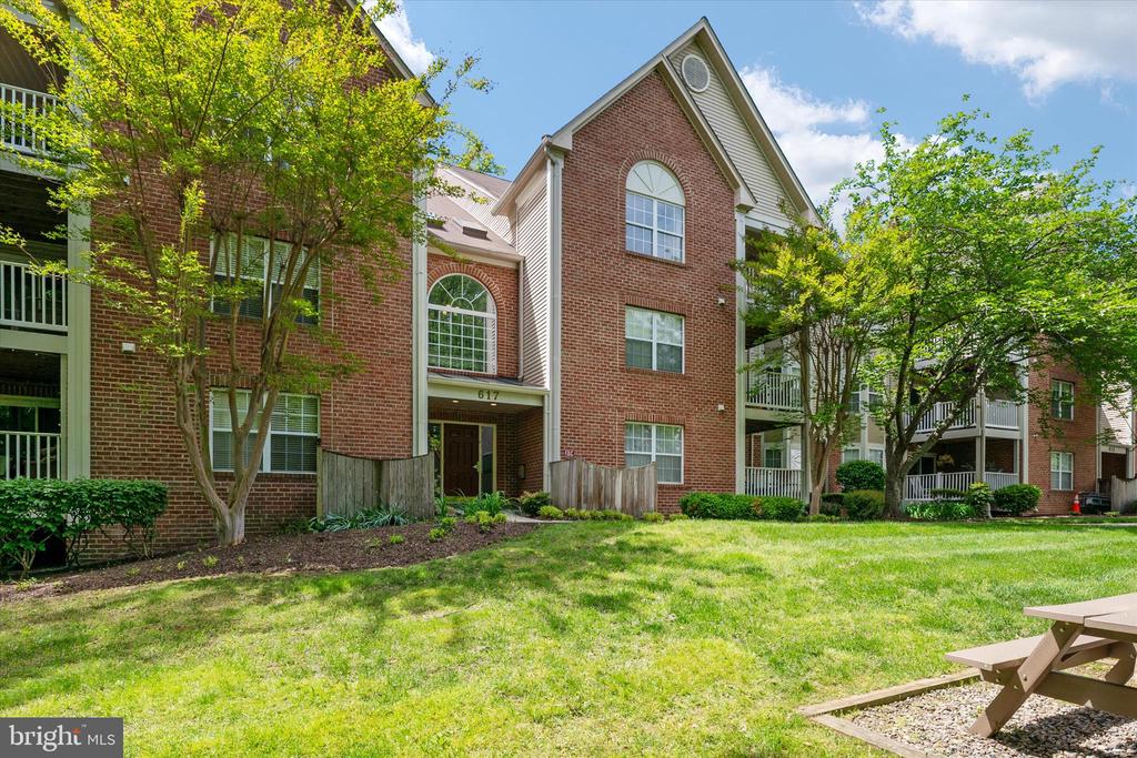 617 ADMIRAL DRIVE Unit: 403