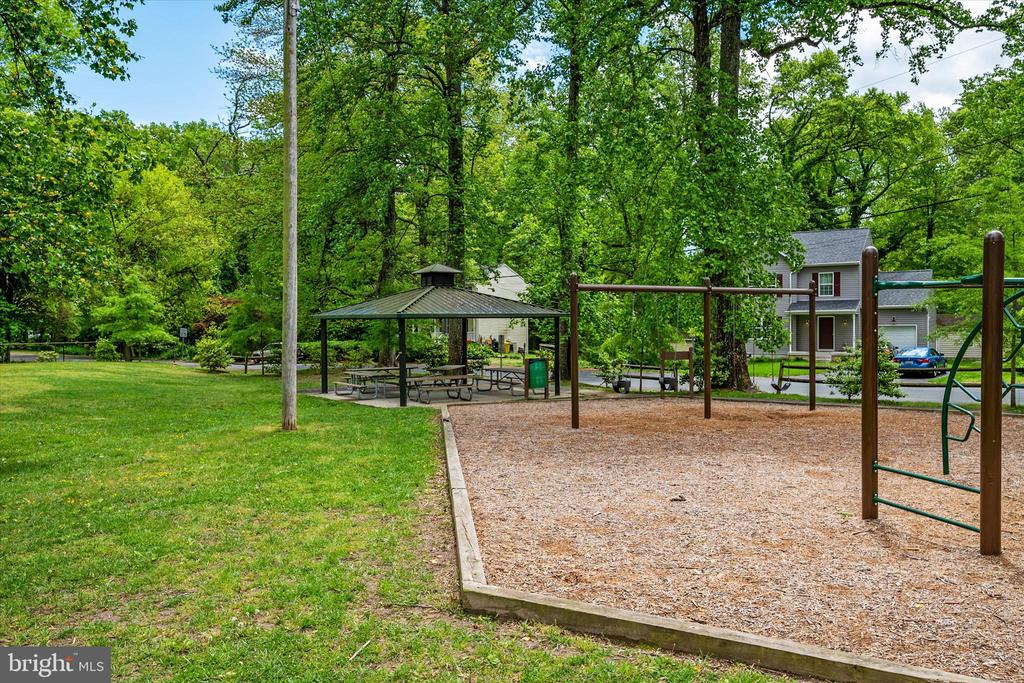 934 N FOREST TRAIL