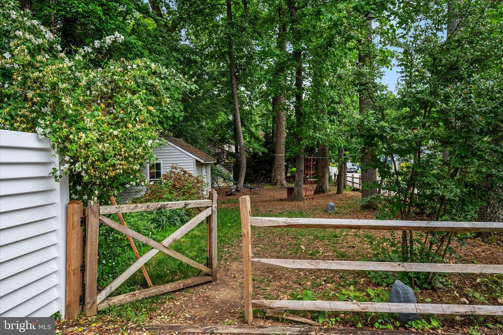 934 N FOREST TRAIL