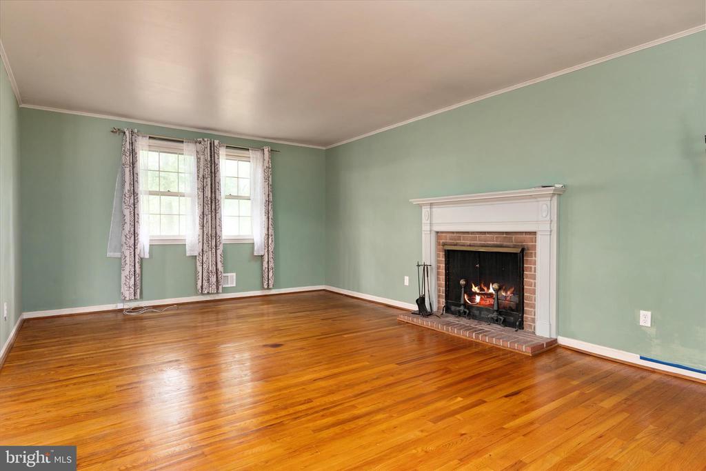 609 KENSINGTON AVENUE