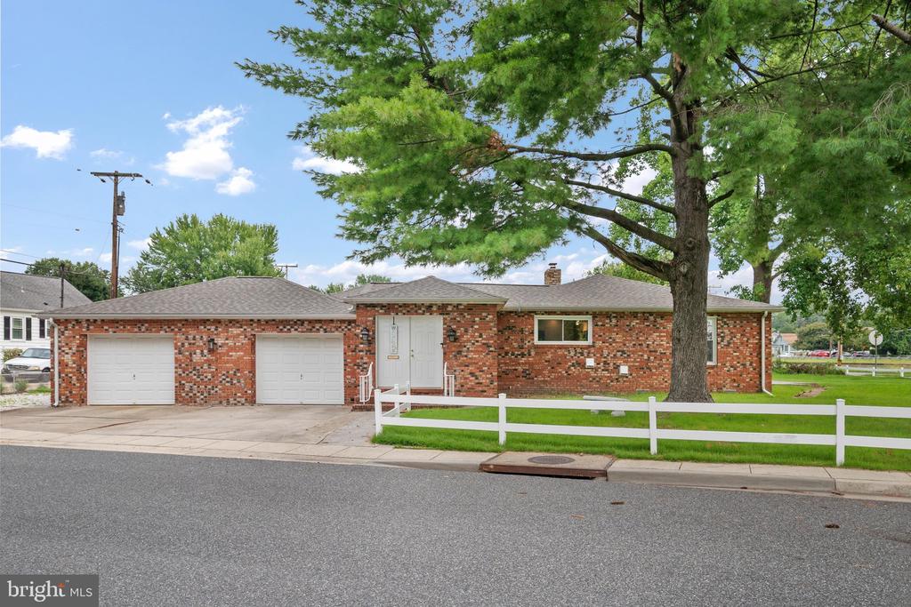 210 BROADVIEW BOULEVARD S