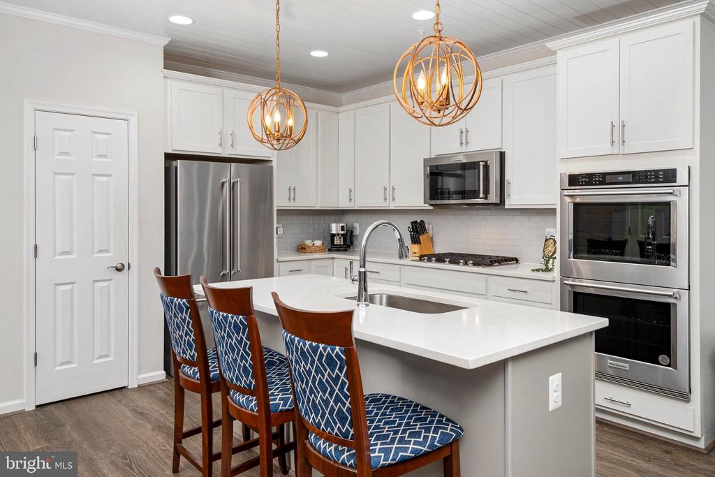 1645 VELVETLEAF LANE