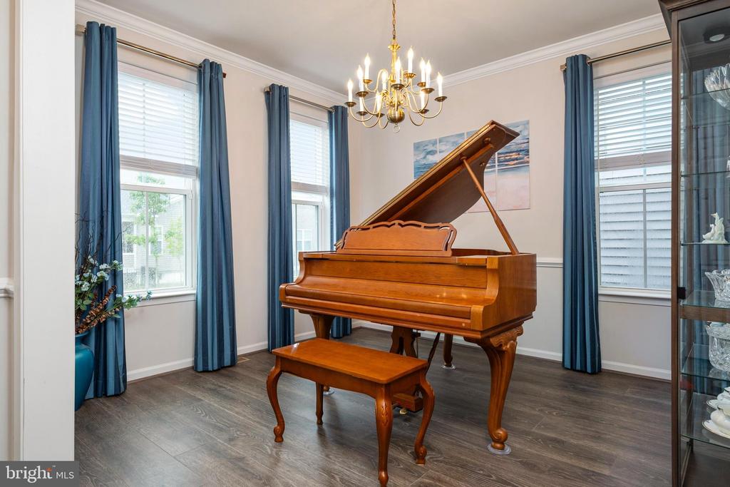 1645 VELVETLEAF LANE