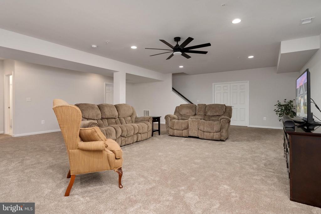1645 VELVETLEAF LANE