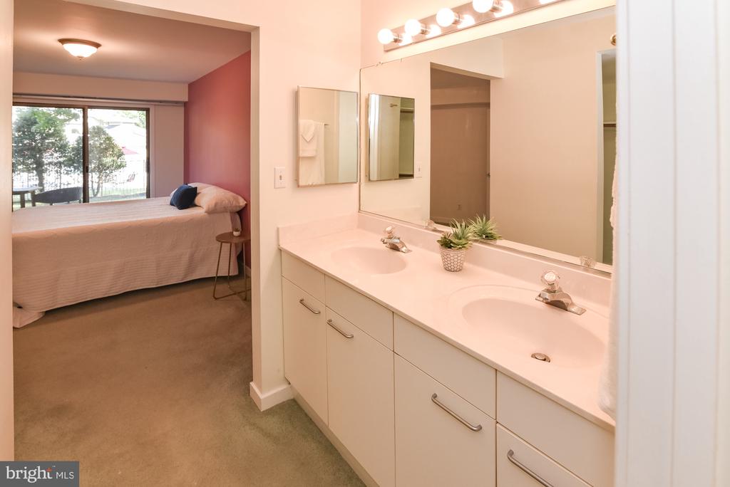 2004 QUAY VILLAGE COURT Unit: T1
