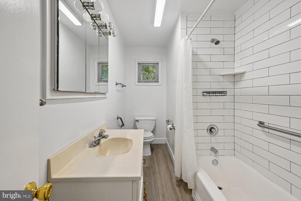 1185 BAYVIEW VISTA
