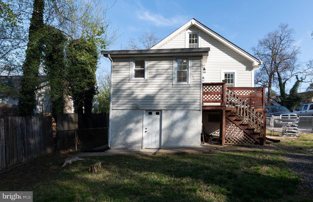 2010 MOSBY AVENUE