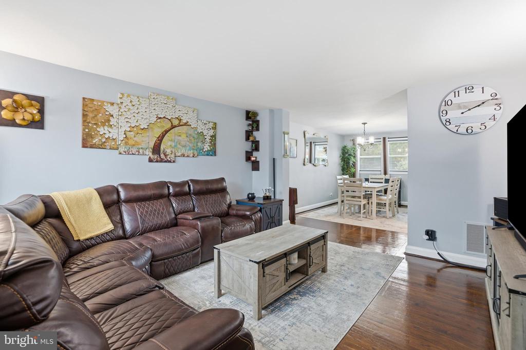 1542 CLAIRIDGE ROAD