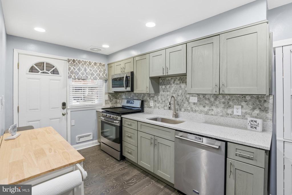 1542 CLAIRIDGE ROAD