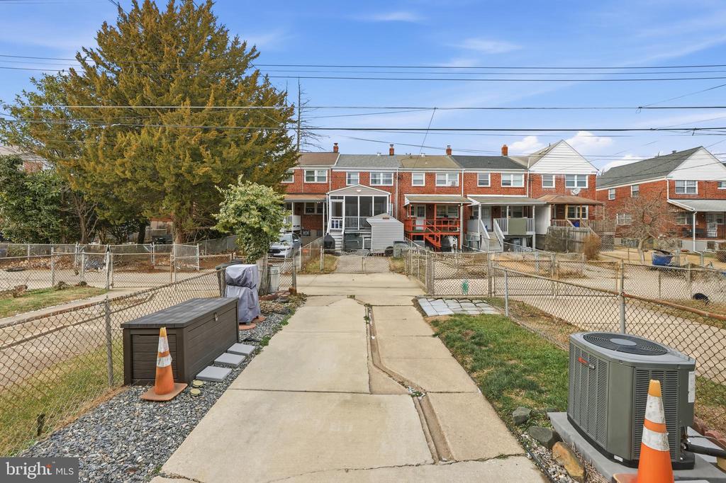 1542 CLAIRIDGE ROAD