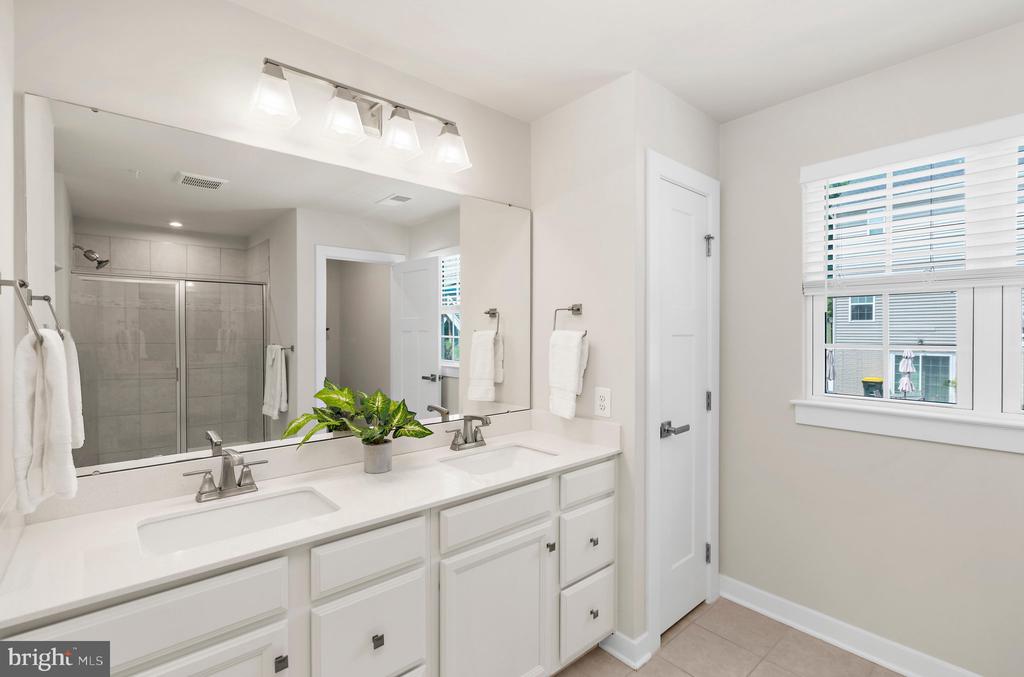 8308 LEGACY CIR