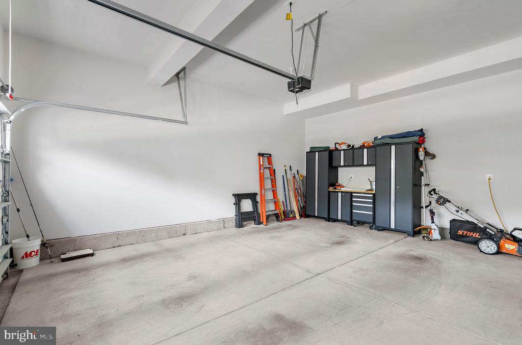 8308 LEGACY CIR