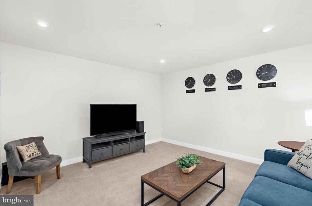 8308 LEGACY CIR