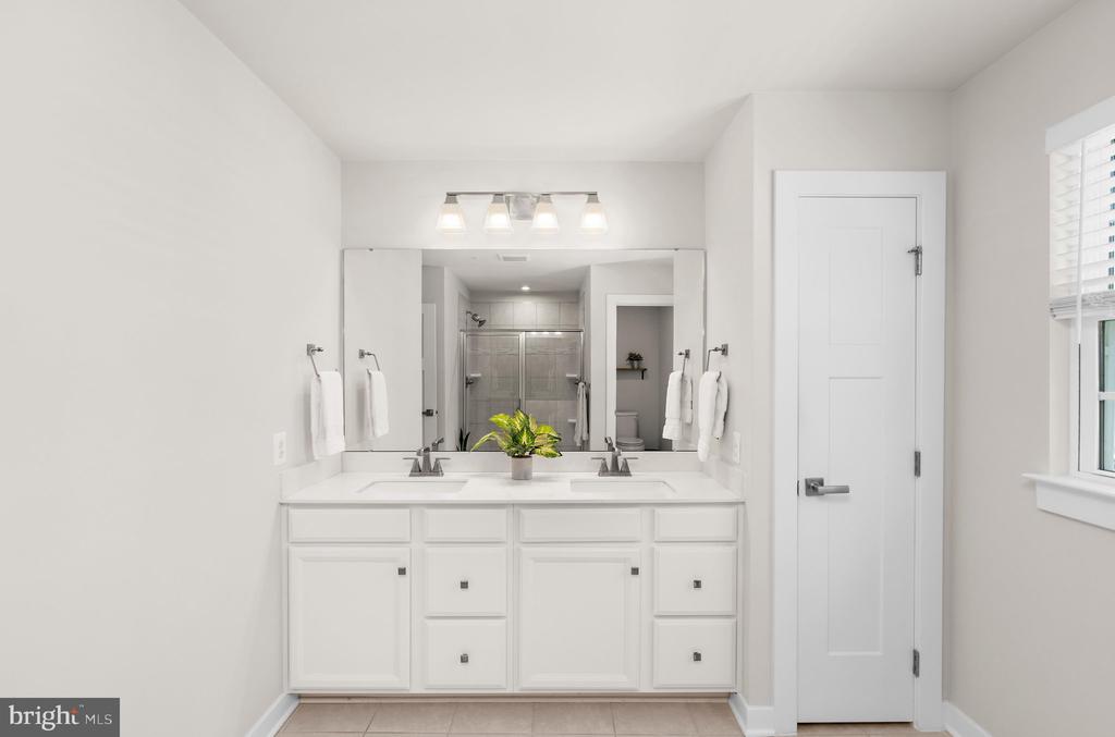 8308 LEGACY CIR