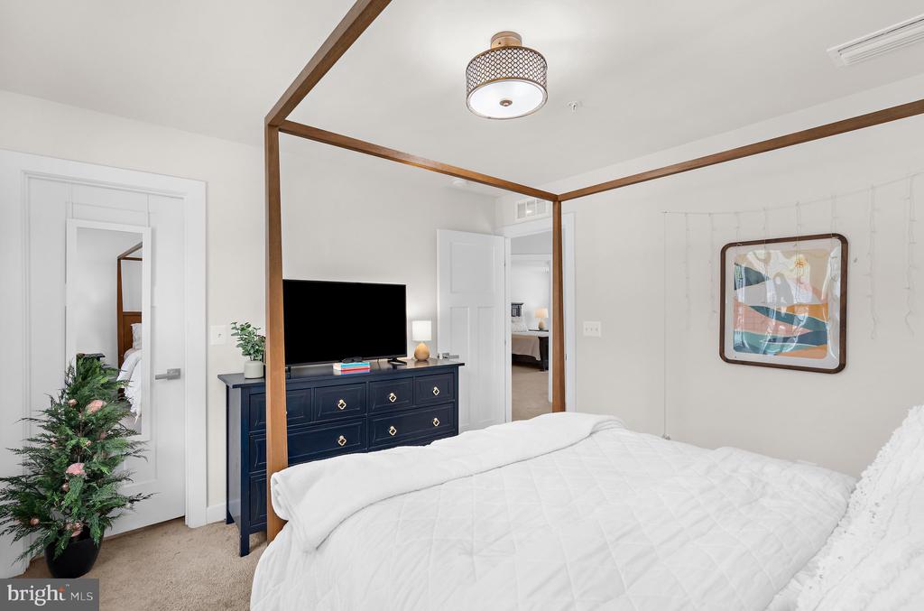 8308 LEGACY CIR