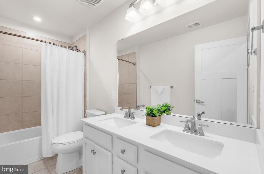 8308 LEGACY CIR