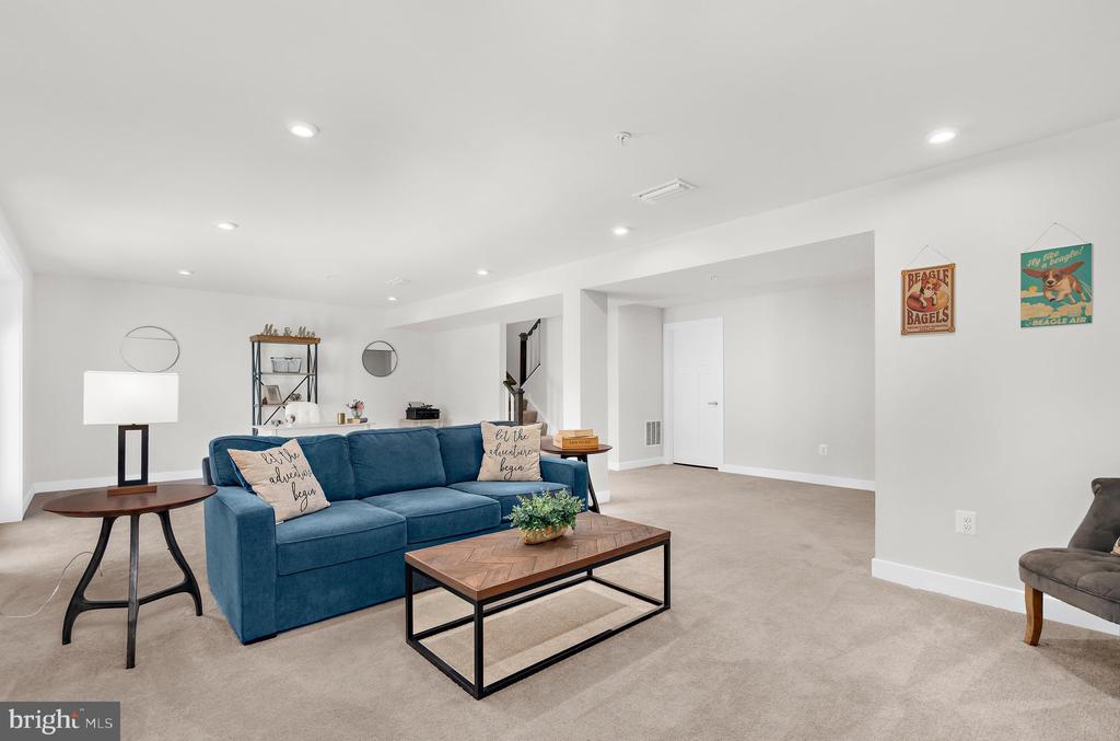 8308 LEGACY CIR