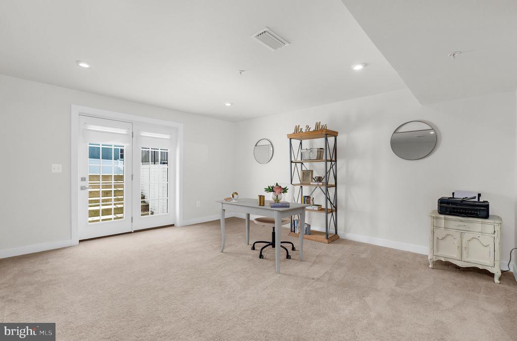 8308 LEGACY CIR