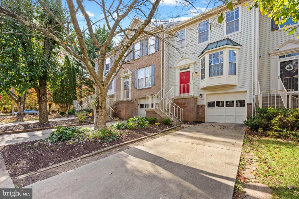 2804 THICKETT WAY