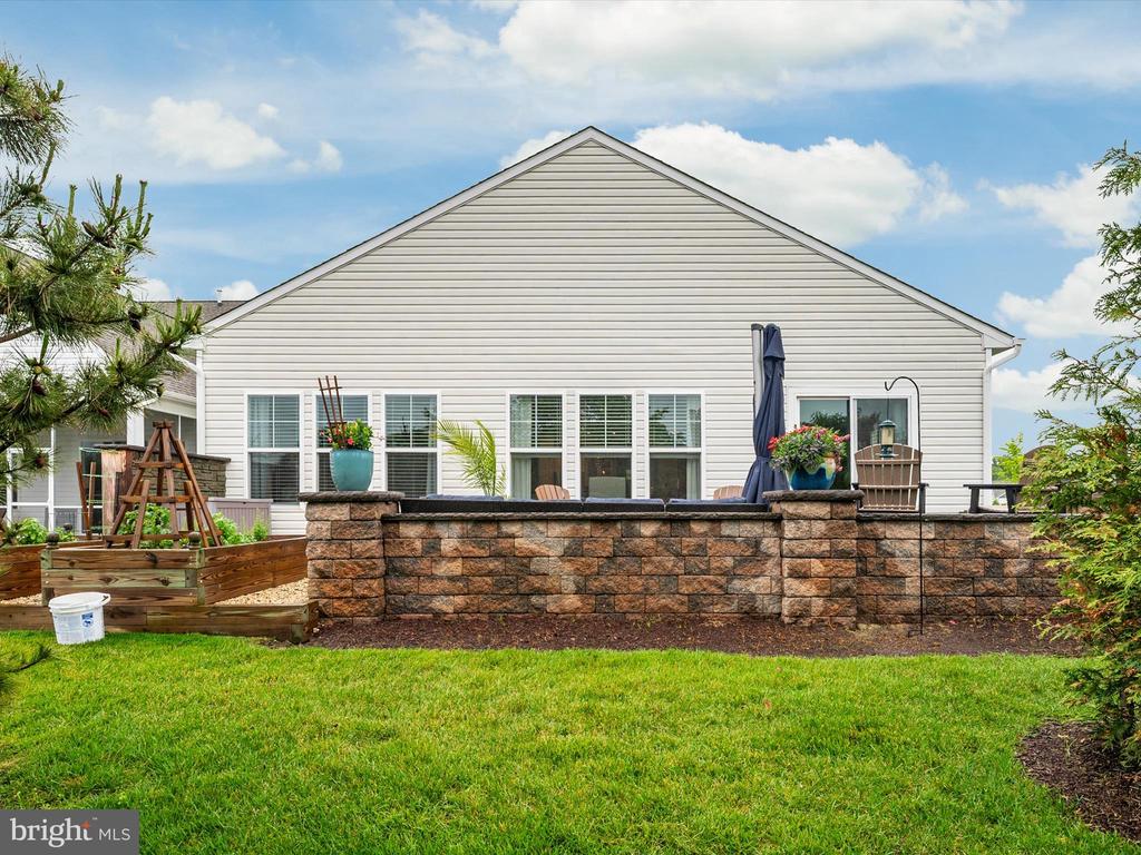 320 BAYBERRY DRIVE