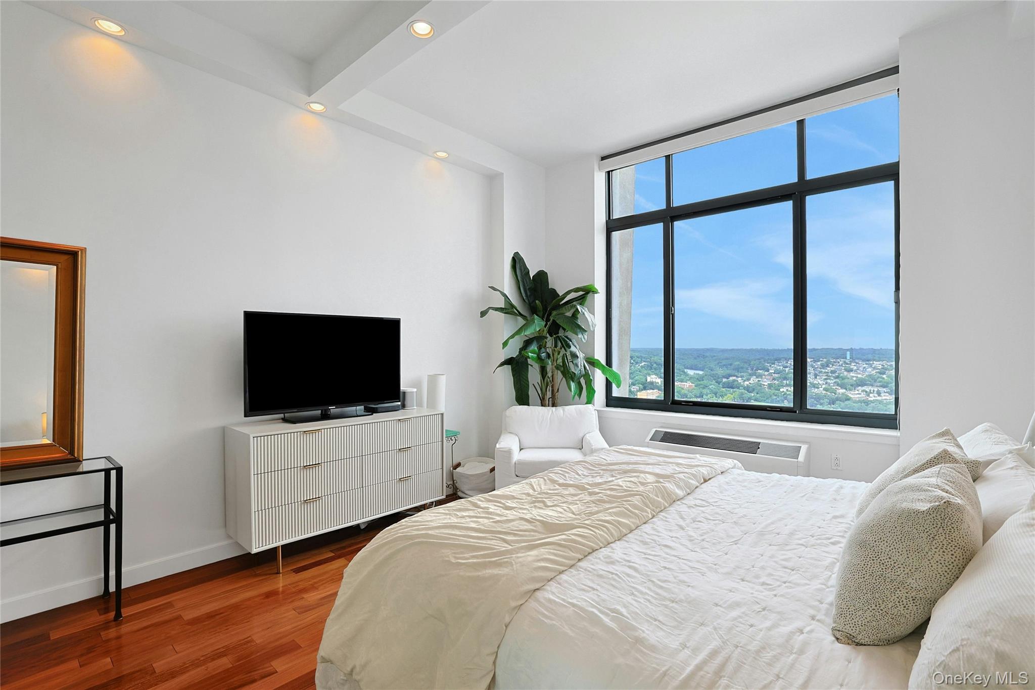 10 City Place Unit: 31F