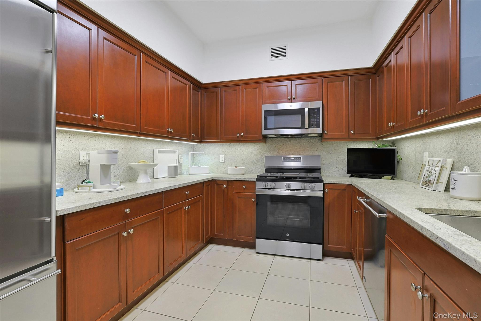 10 City Place Unit: 31F