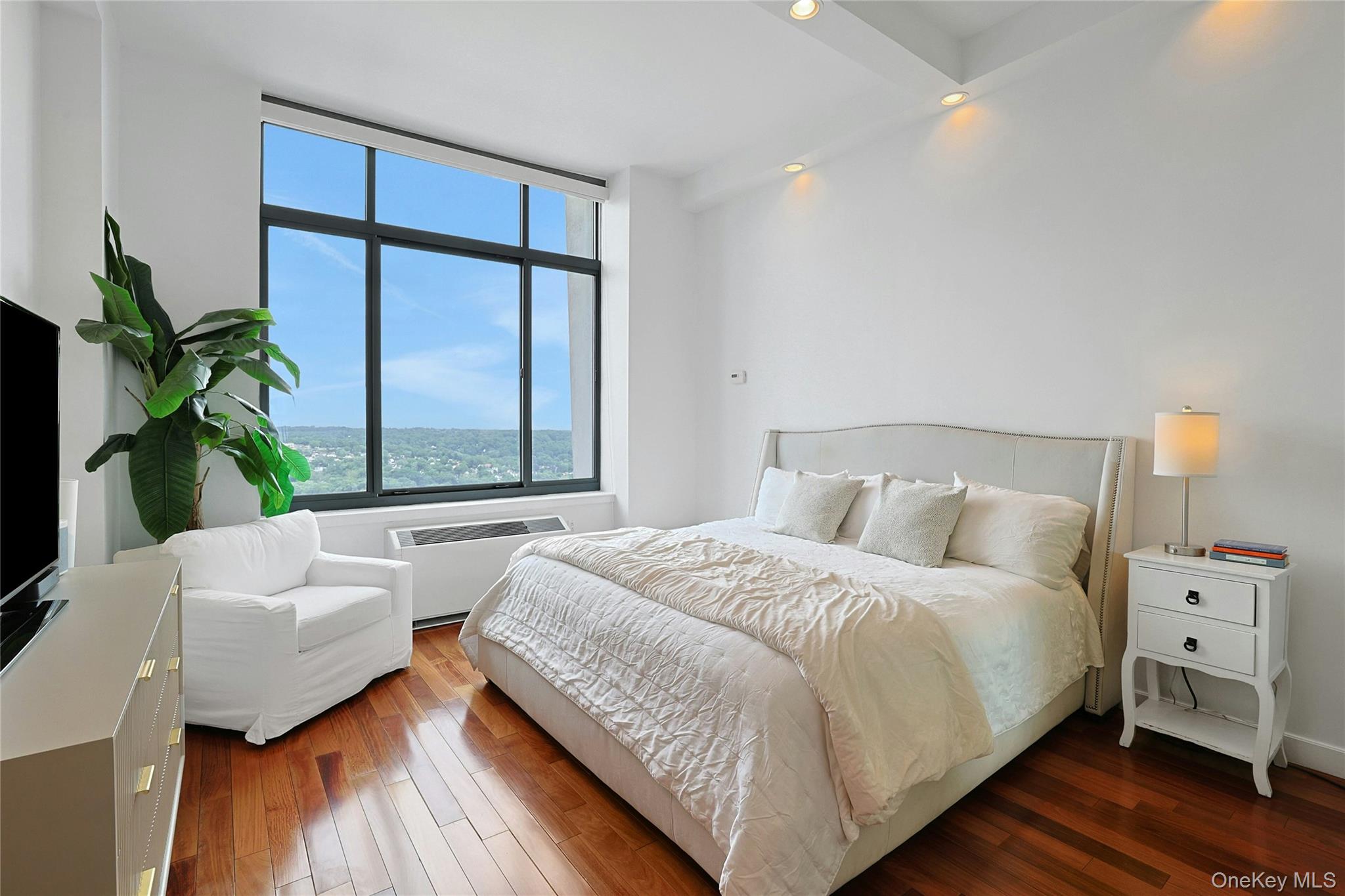 10 City Place Unit: 31F