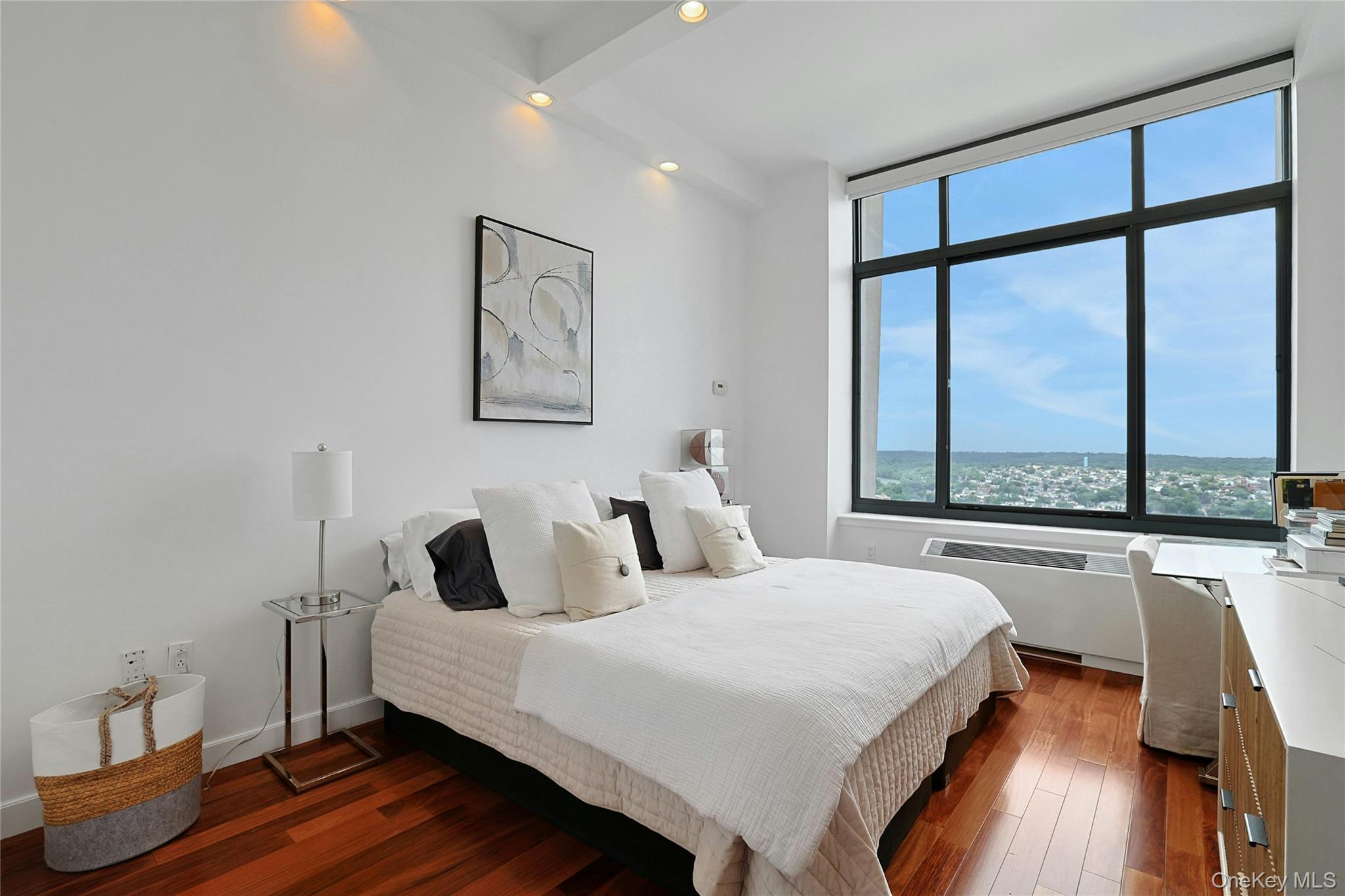 10 City Place Unit: 31F