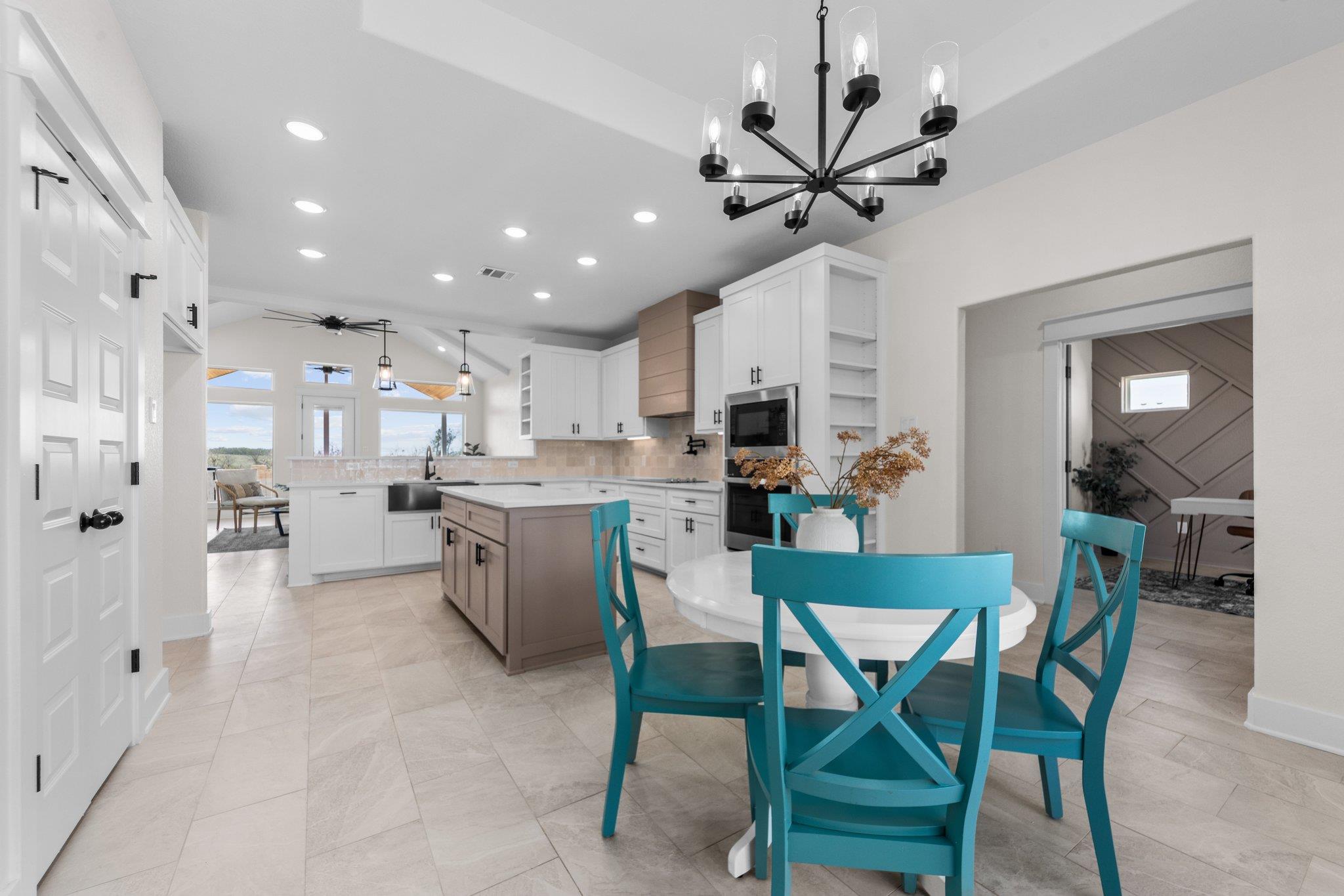 1425 King Ranch RD