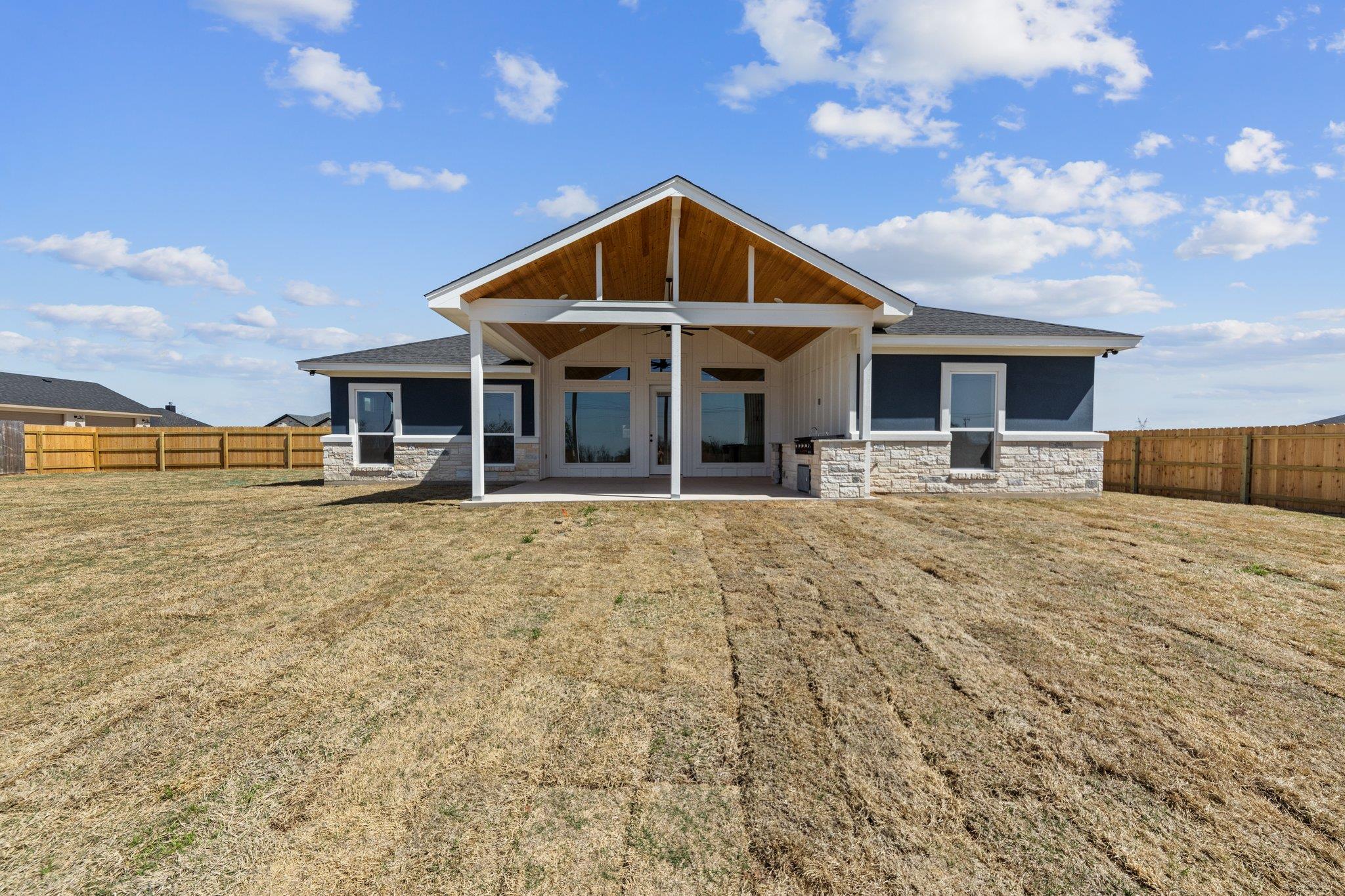 1425 King Ranch RD