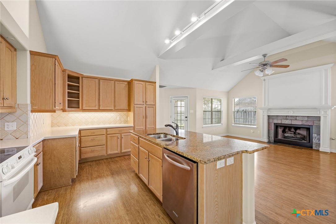 3802 Whispering Oaks