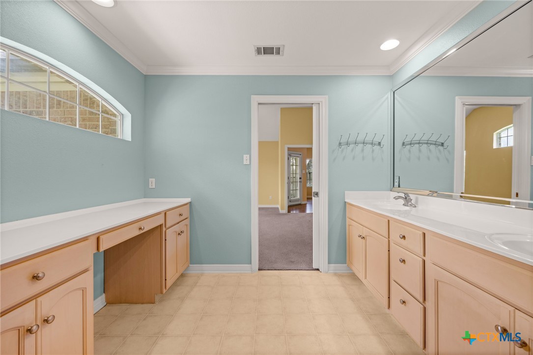 3802 Whispering Oaks