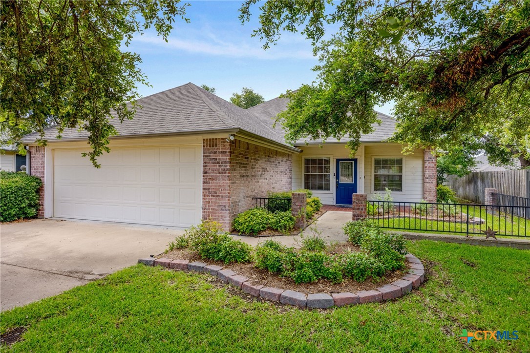 3802 Whispering Oaks