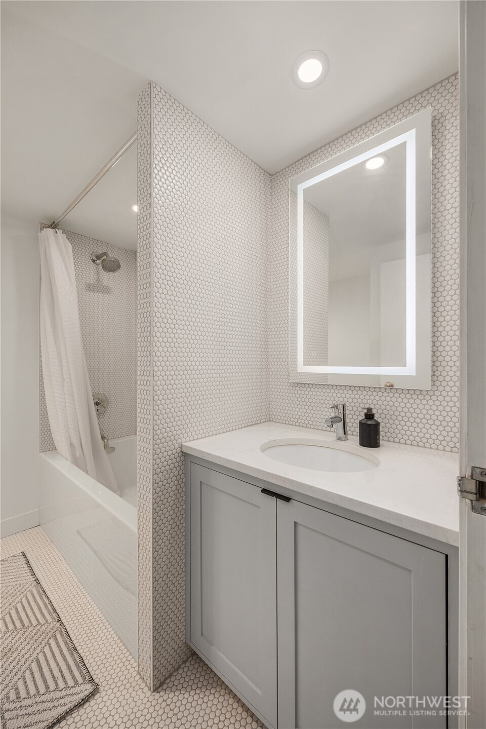 2201 3rd Avenue Unit: 801
