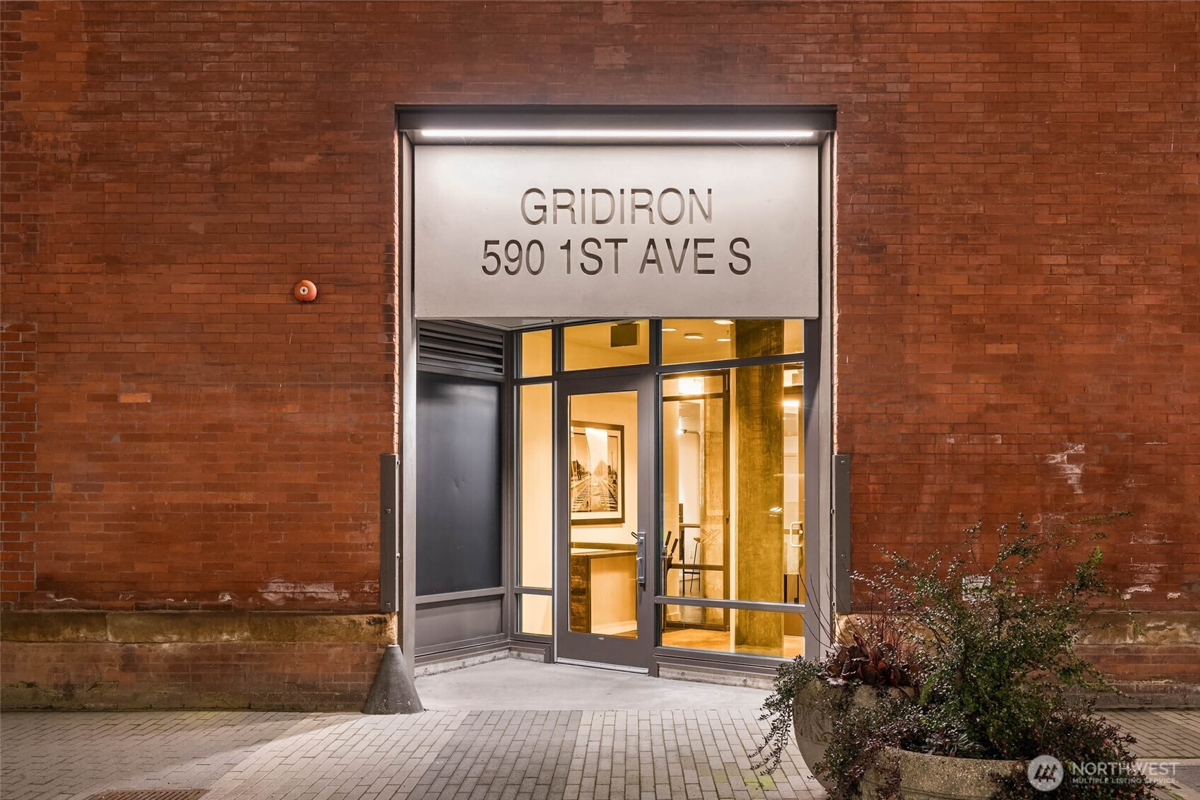 590 1st Avenue S Unit: 702