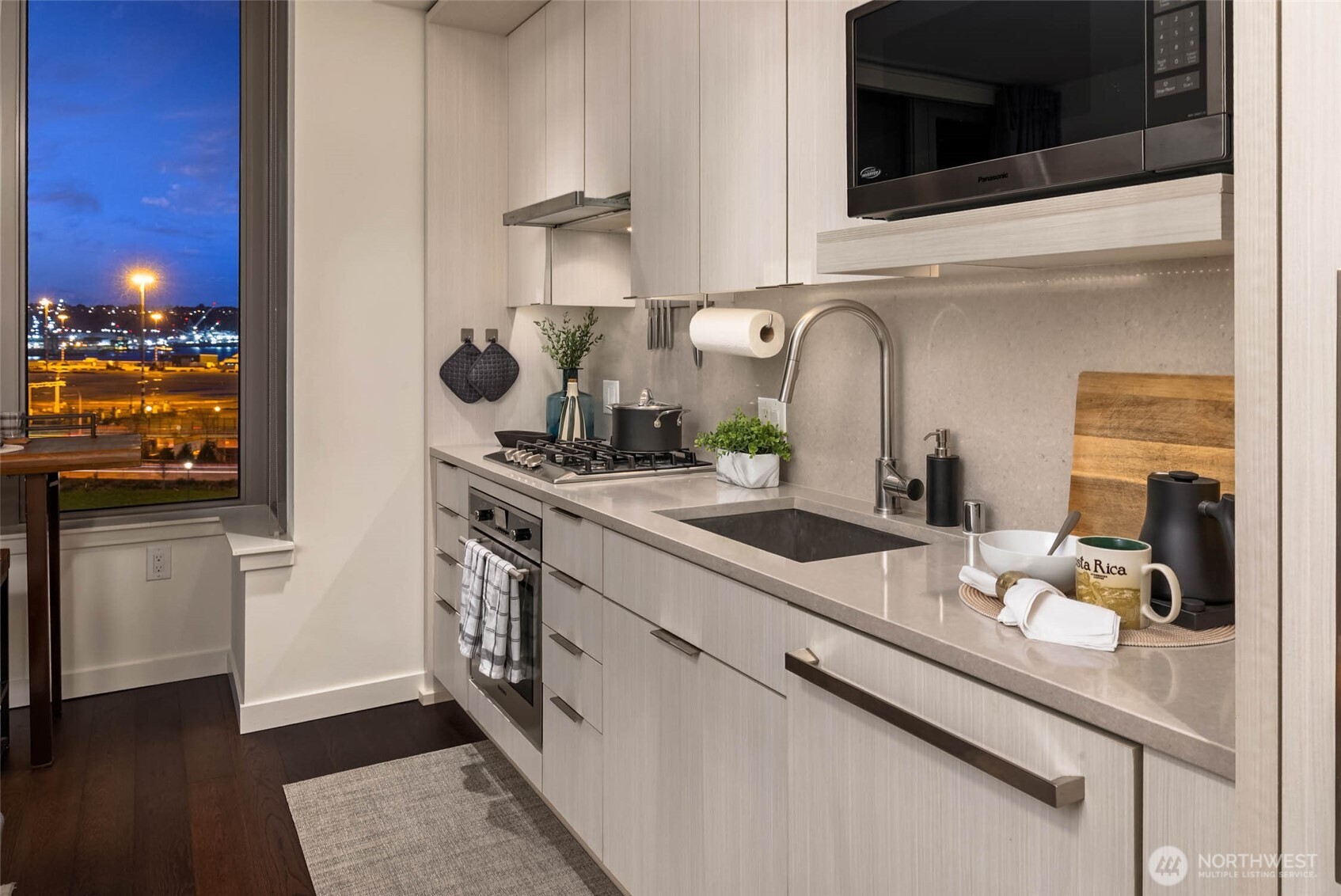 590 1st Avenue S Unit: 702