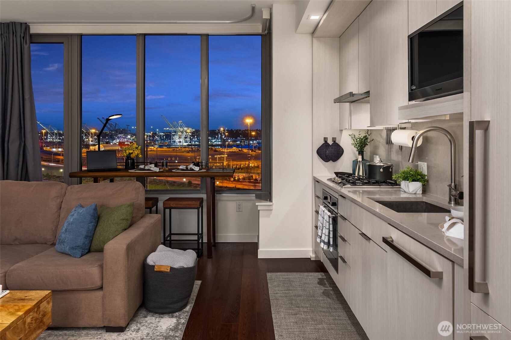 590 1st Avenue S Unit: 702