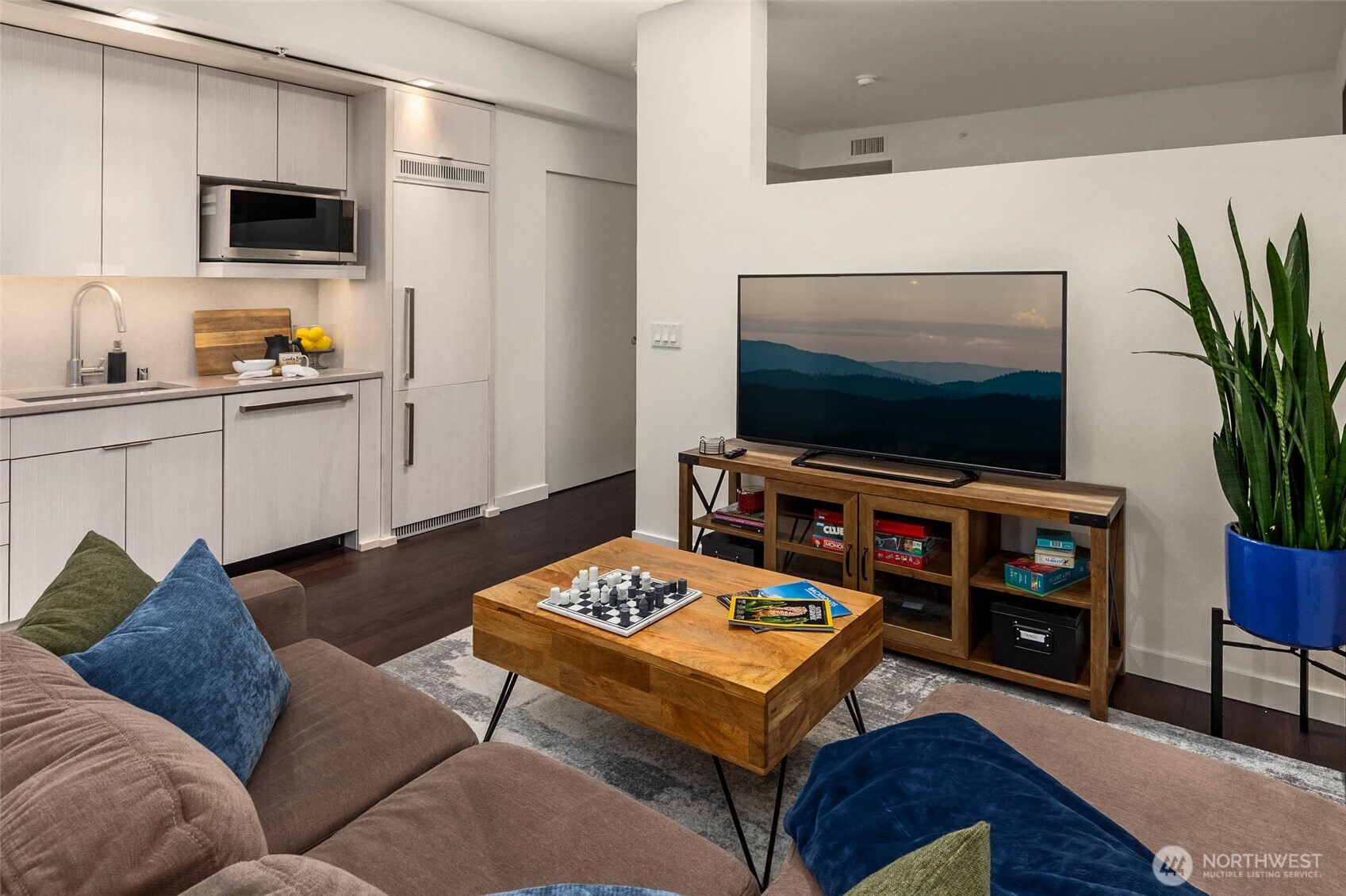 590 1st Avenue S Unit: 702