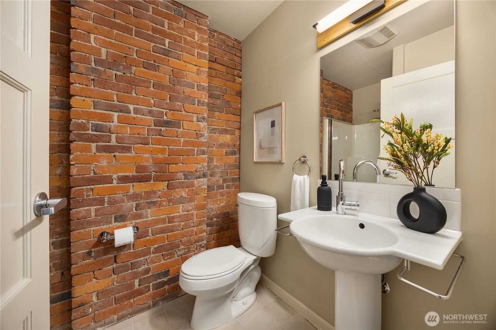 210 3rd Avenue S Unit: 2C