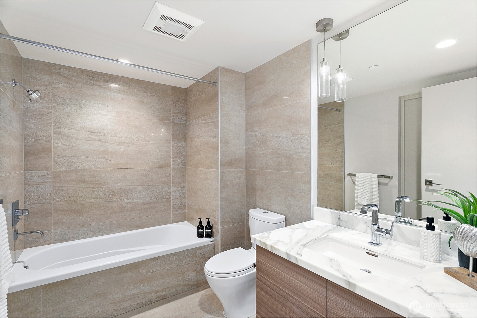 588 Bell Street Unit: 801s