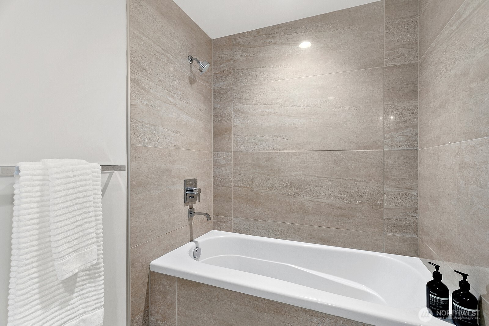 588 Bell Street Unit: 801s