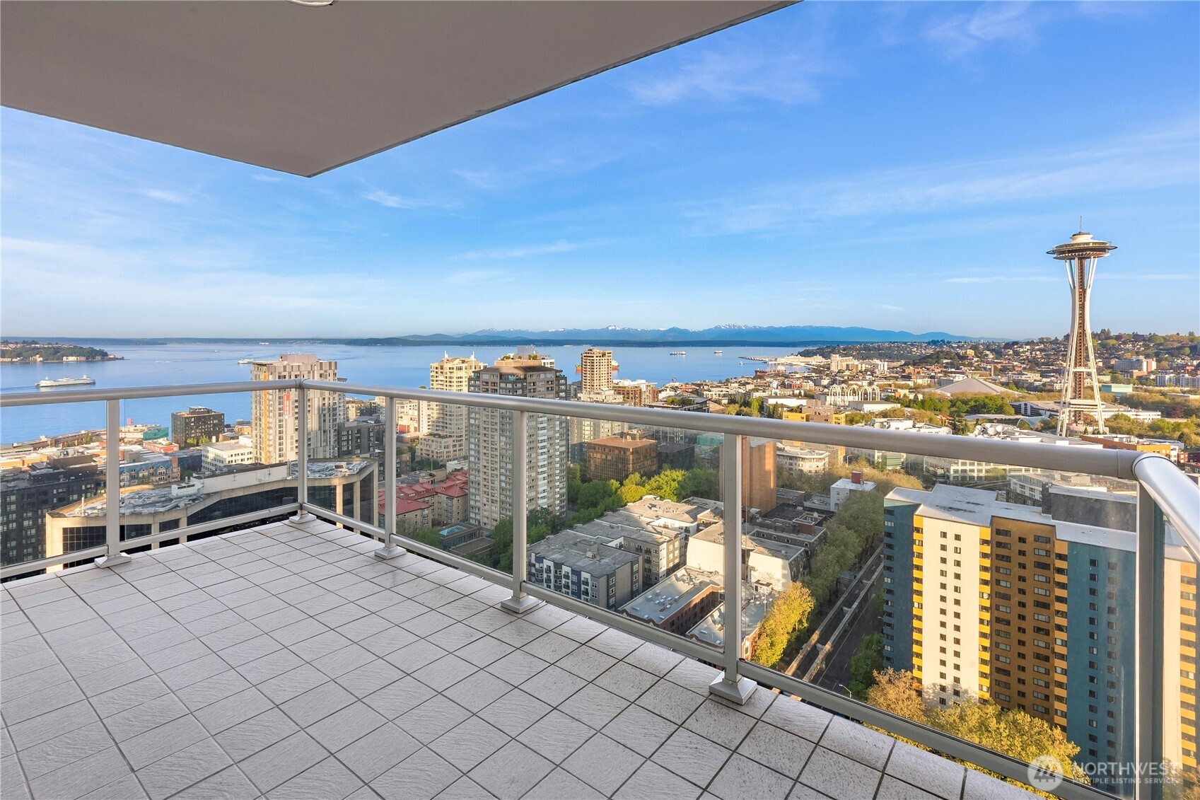 583 Battery Street Unit: 2905N