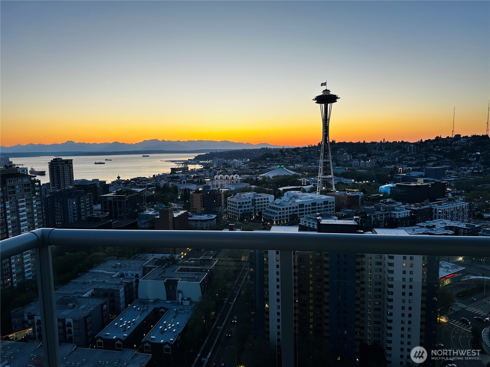 583 Battery Street Unit: 2905N