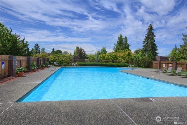 11006 NE 68th Street Unit: 812