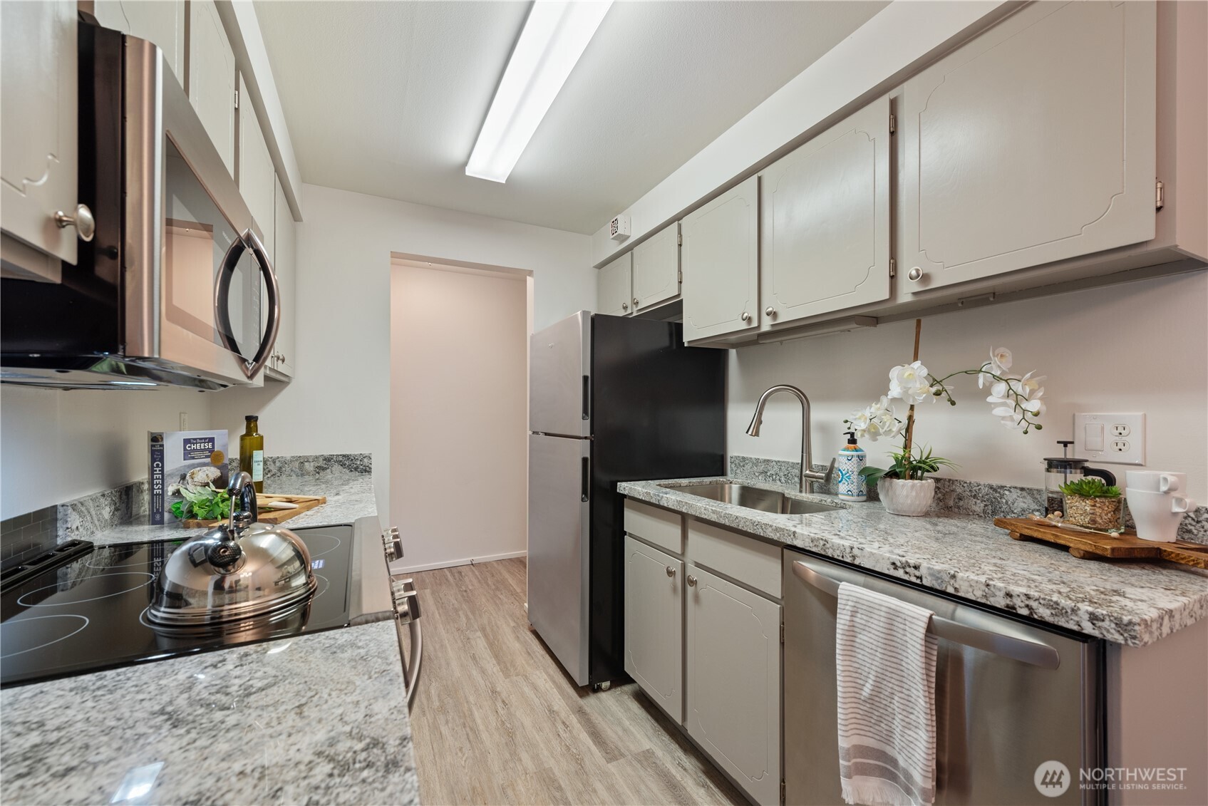 11006 NE 68th Street Unit: 812