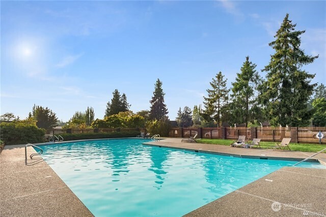 11006 NE 68th Street Unit: 812